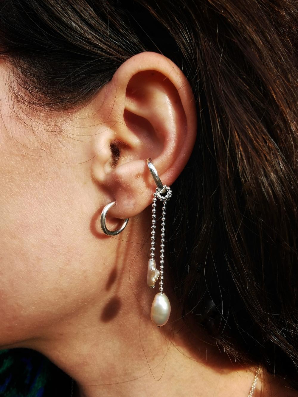 Ear cuff en argent 925 recyclé, perle et chaine modulable fabriqué à Paris, Bague d oreille marque PROMISES