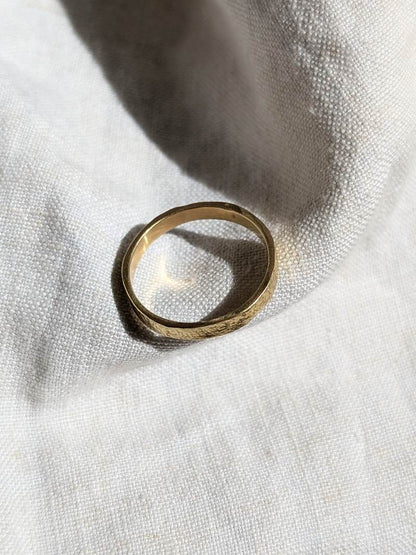 Bague en or recyclé fabriquée à Paris