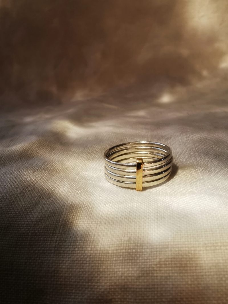 bijoux intemporels, la marque Promises fabrique toutes ses créations artisanales à Paris