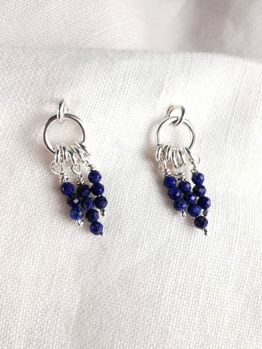 Boucles d'oreille rondes d'artisan créateur, rgent recyclé, lapis lazuli, marque Promises