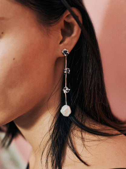 boucles d'oreilles perles et corindon, très originale, pendantes longues, fabriquées à Paris, marque PROMISES
